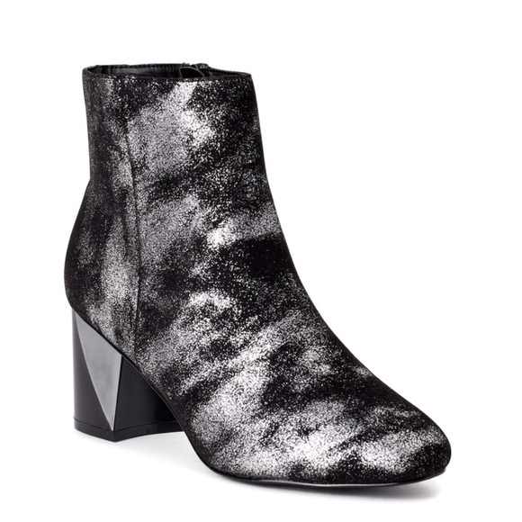 Kendall + Kylie Ankle Metallic Booties - Picture 2 of 13